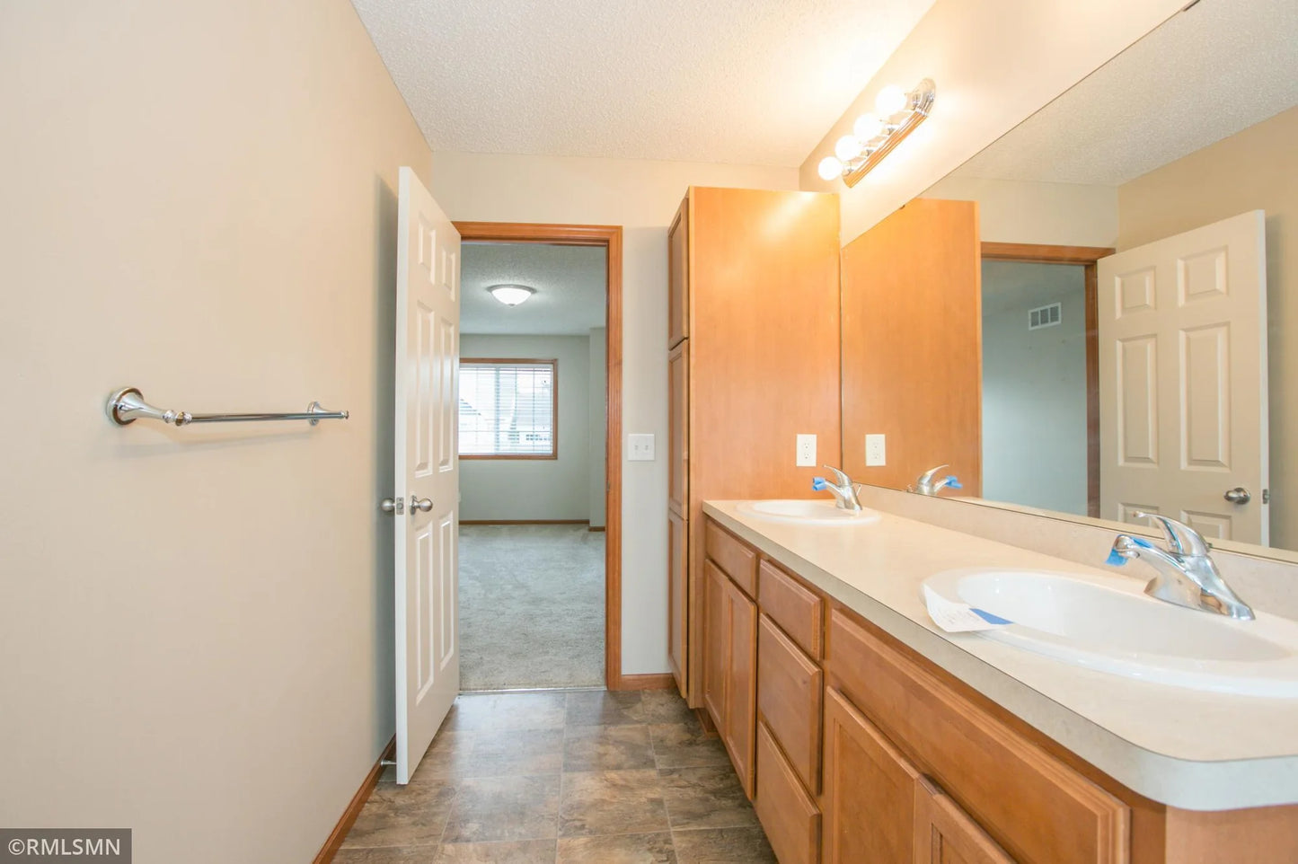 21314 Hytrail Circle, Lakeville, MN 55044