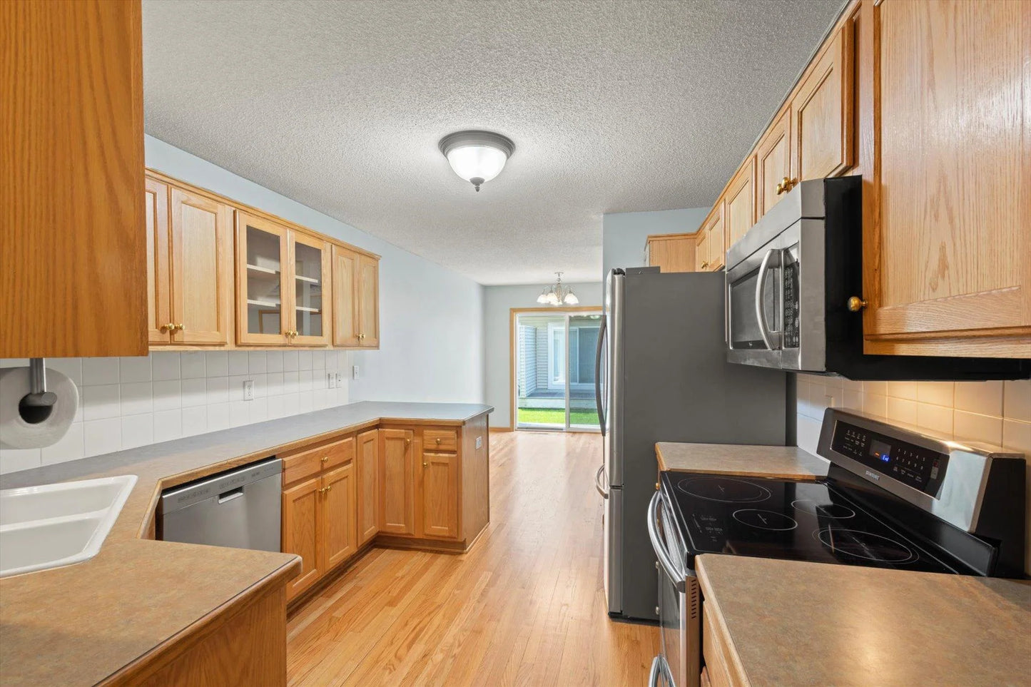 1663 County Road D , Maplewood, MN 55109
