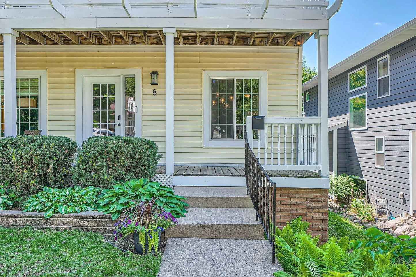8 Queen Avenue, Minneapolis, MN 55405