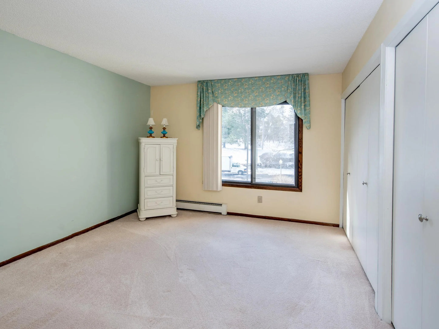 2485 Londin Lane, Maplewood, MN 55119