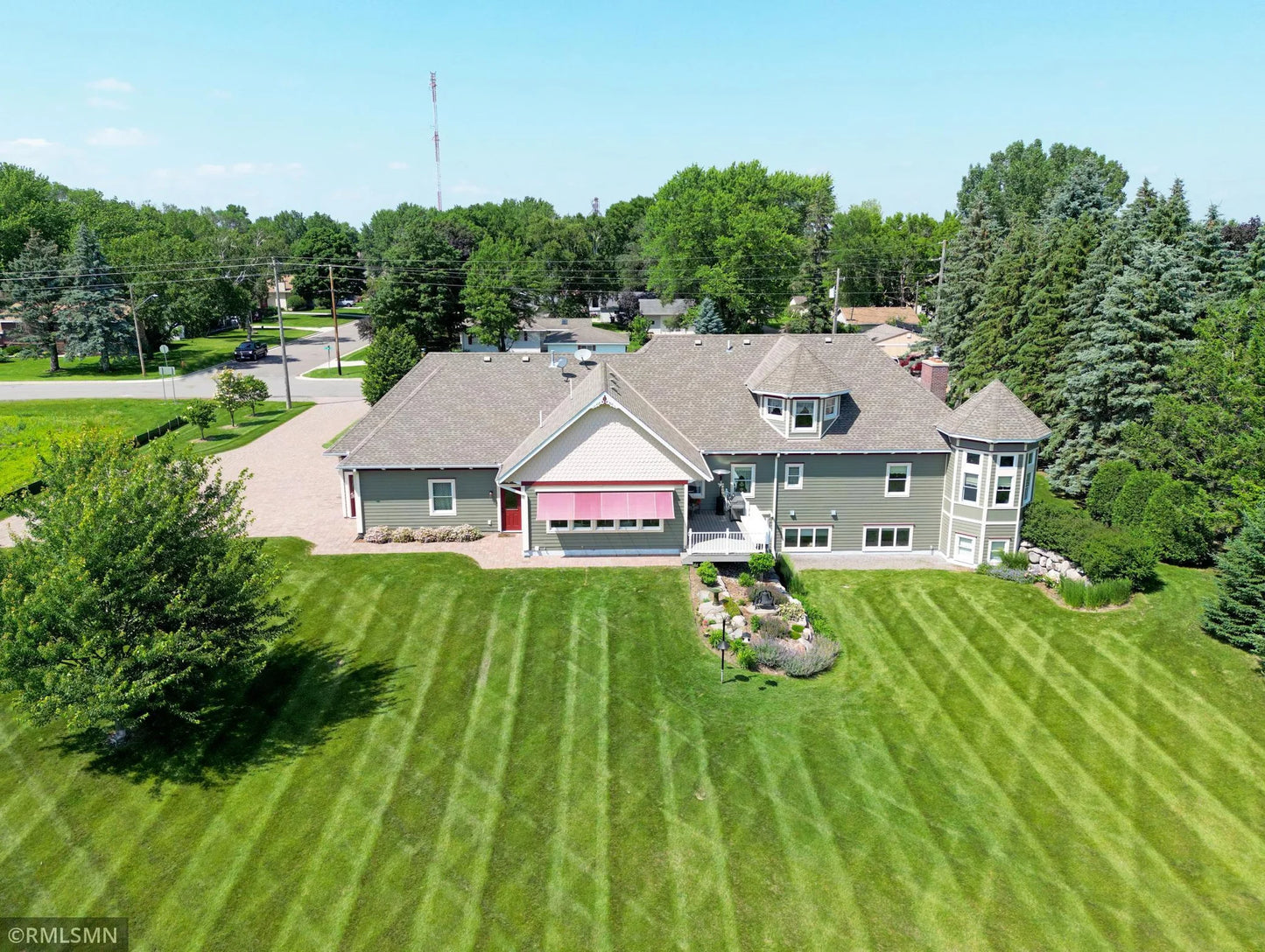 211 4th Street, Maple Lake, MN 55358