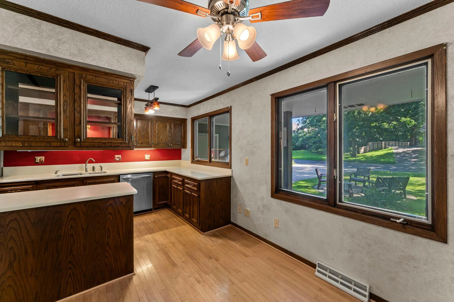 5400 Malibu Drive, Edina, MN 55436