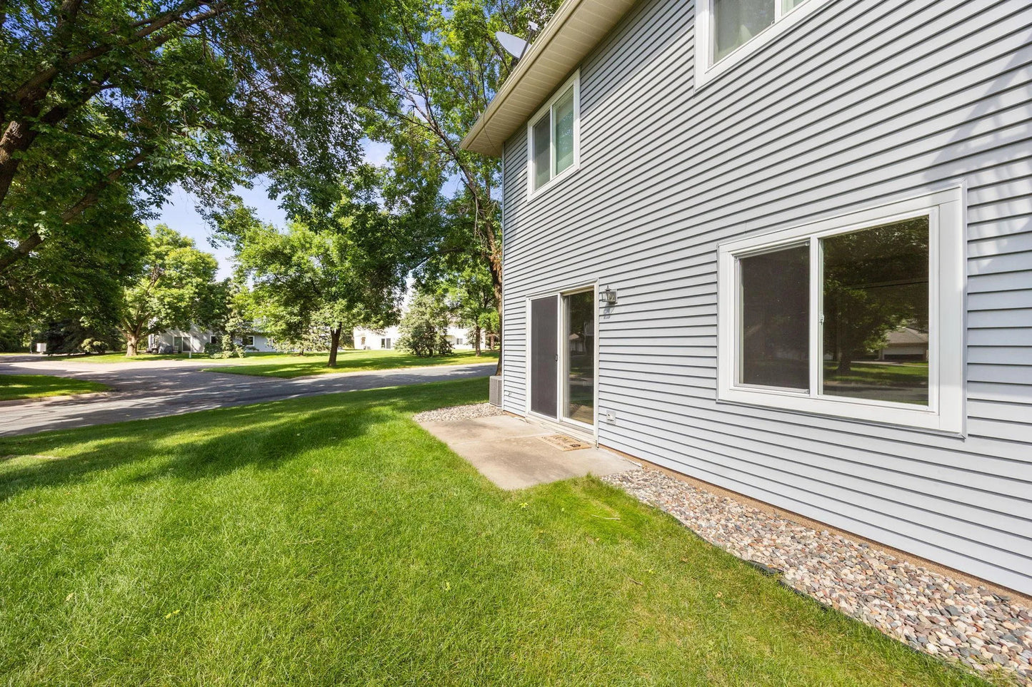 992 Pond View Court, Vadnais Heights, MN 55127