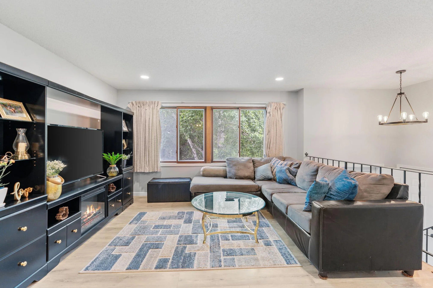 4366 Greenhaven Drive, Vadnais Heights, MN 55127