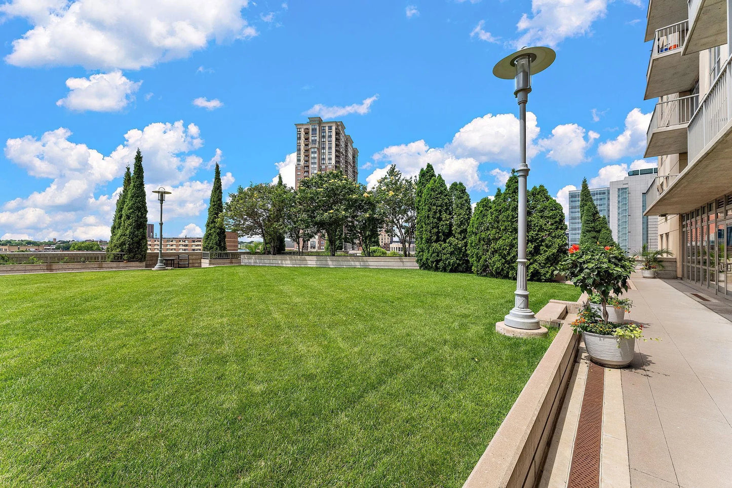 929 Portland Avenue, Minneapolis, MN 55404