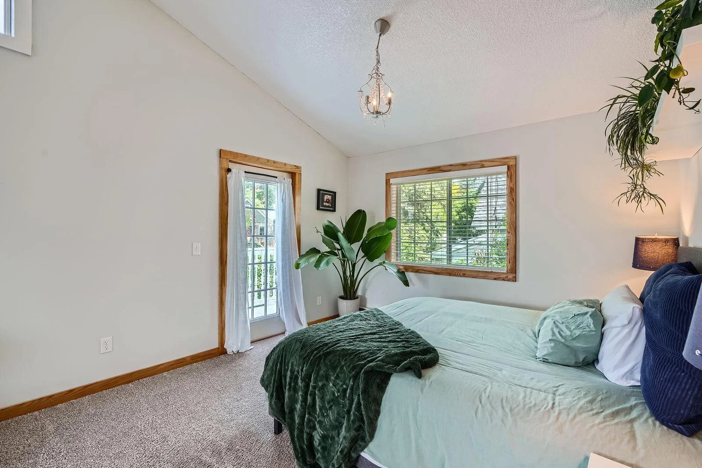 8 Queen Avenue, Minneapolis, MN 55405