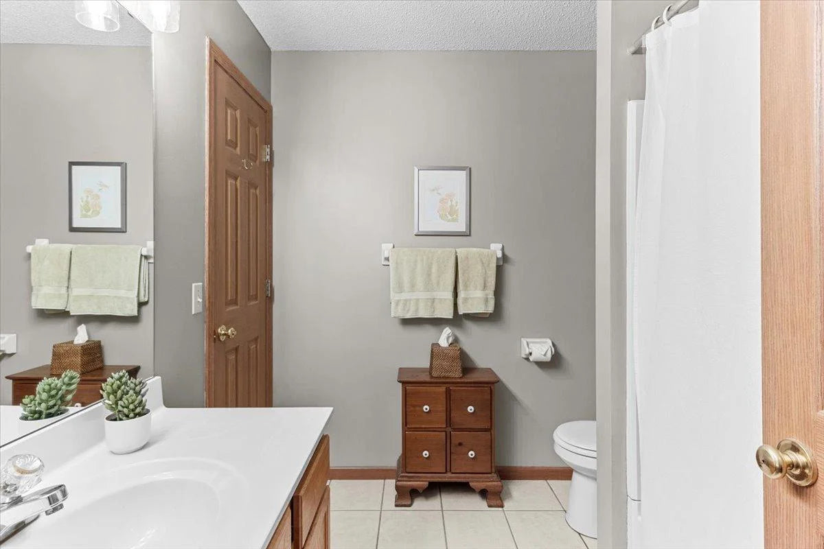 577 Woodduck Drive, Woodbury, MN 55125
