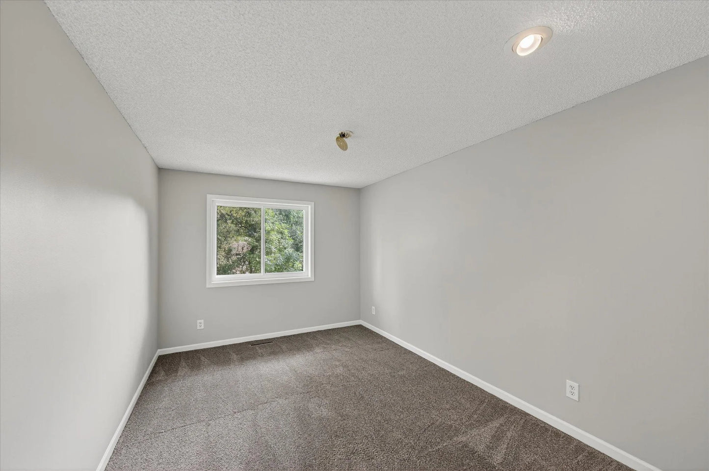 5392 Old Shakopee Circle, Bloomington, MN 55437