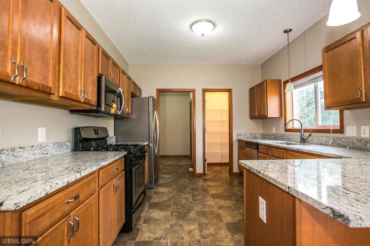 21314 Hytrail Circle, Lakeville, MN 55044