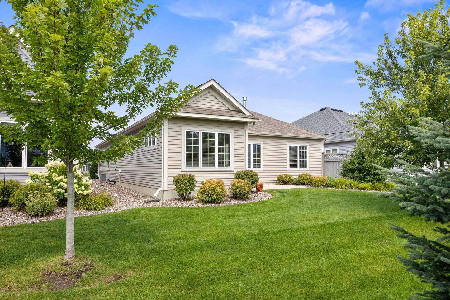 1045 Roselyn Drive, Victoria, MN 55386