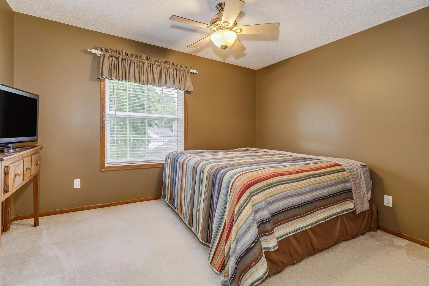 10447 Kilbirnie Road, Woodbury, MN 55129