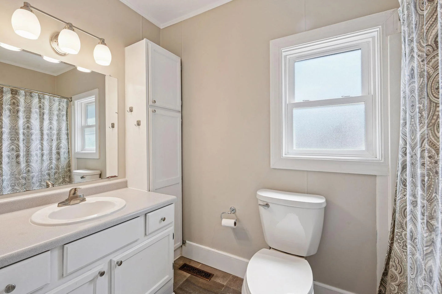 301 Lake Street, Waconia, MN 55387
