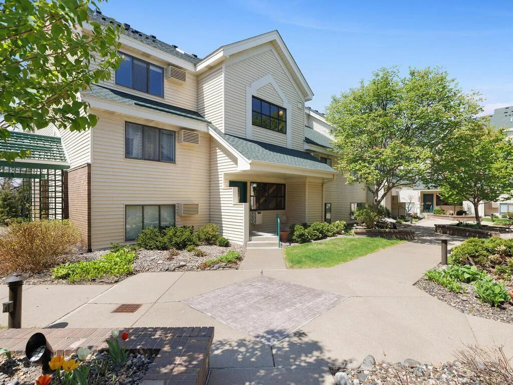 7605 Edinborough Way, Edina, MN 55435