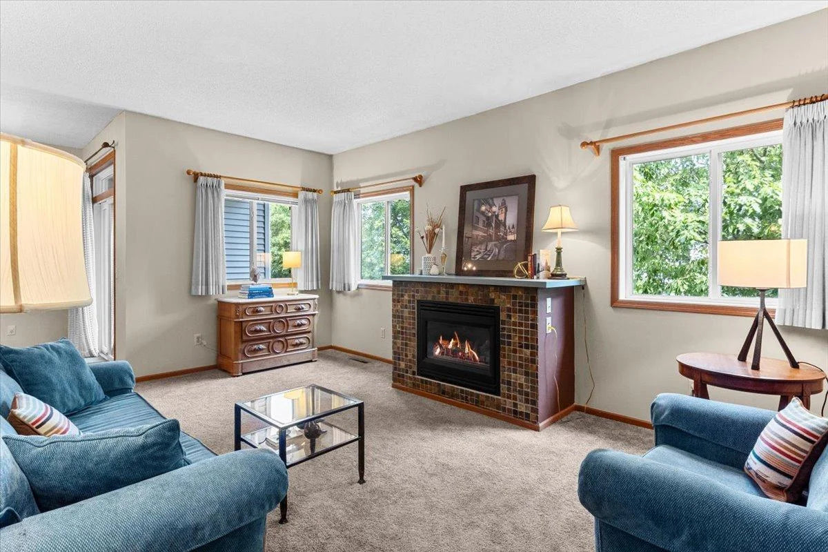 577 Woodduck Drive, Woodbury, MN 55125