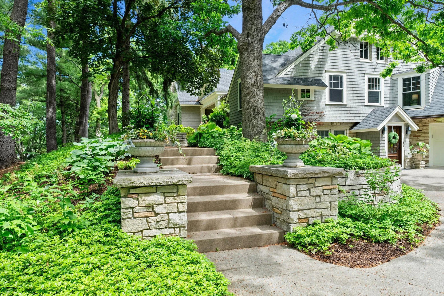 6601 Blackfoot Pass, Edina, MN 55439