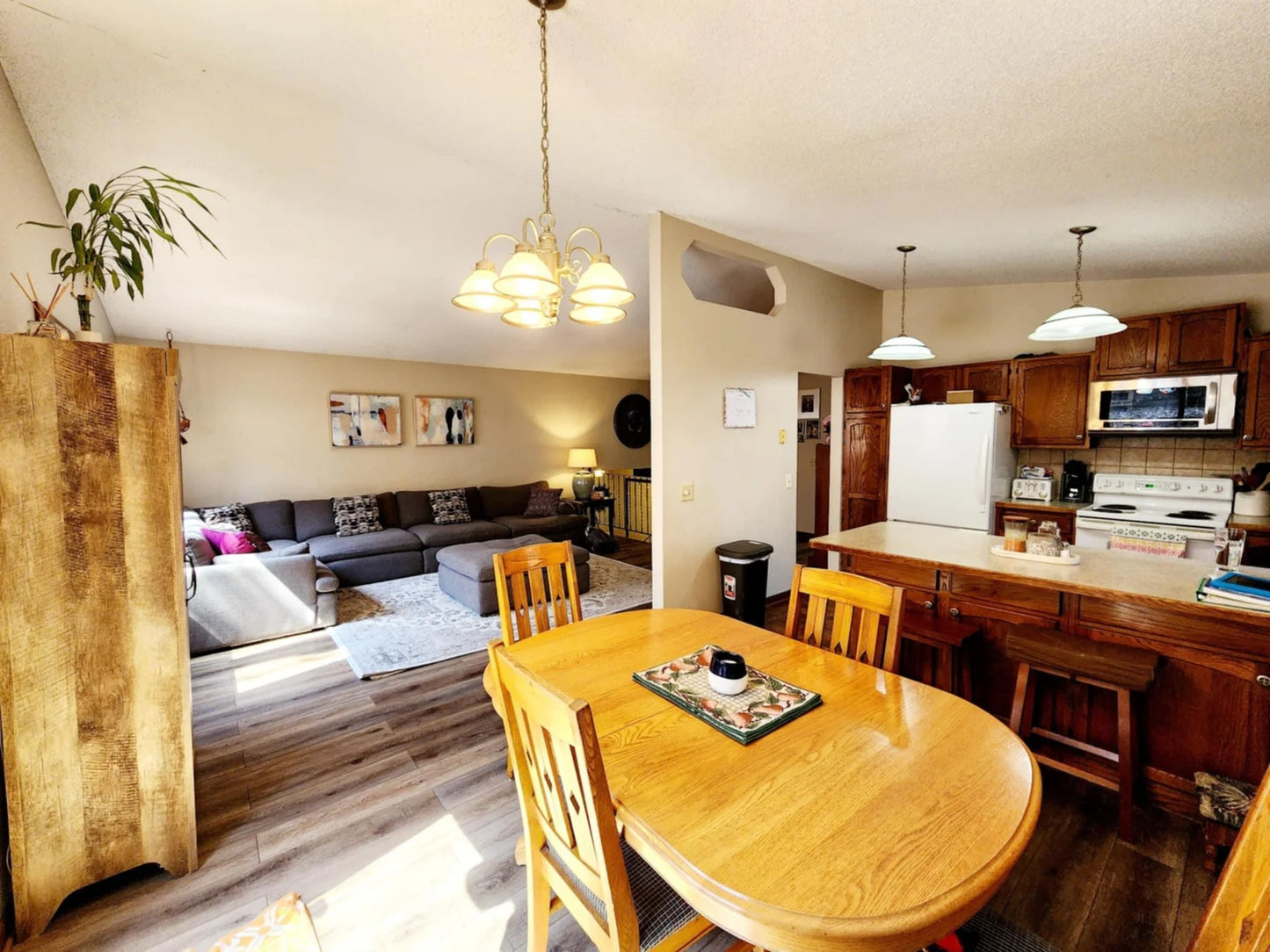 2805 Brookview Drive, Burnsville, MN 55337