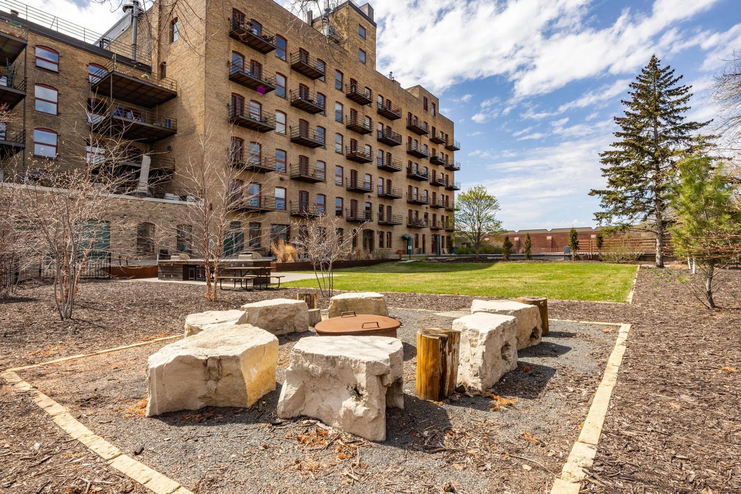 702 1st Street, Minneapolis, MN 55401