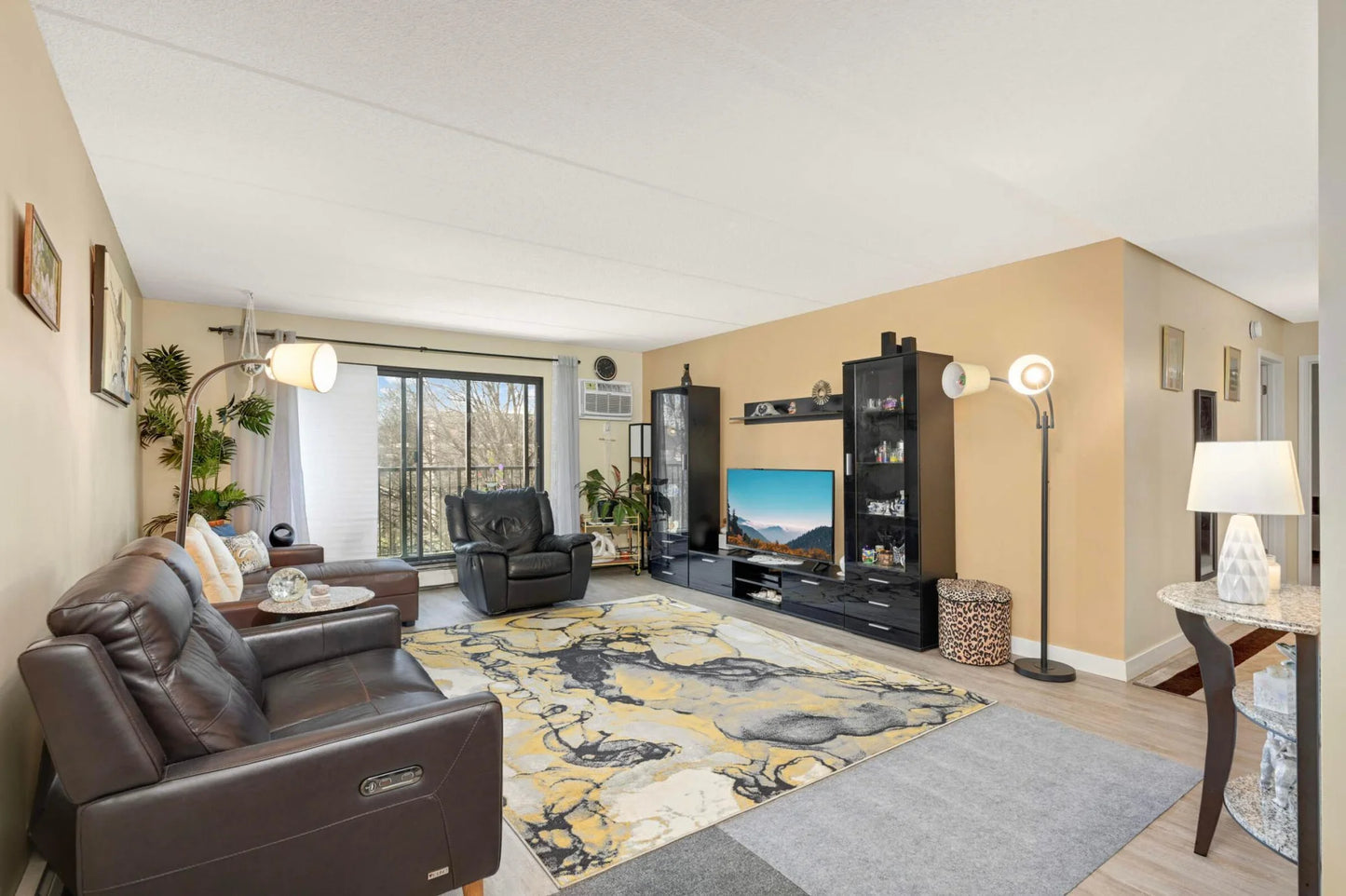 10501 Cedar Lake Rd , Minnetonka, MN 55305