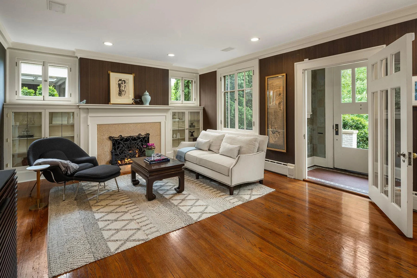 2554 Lake Of The Isles Parkway, Minneapolis, MN 55405