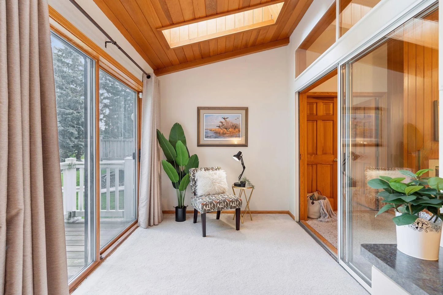 502 Deer Ridge Lane, Maplewood, MN 55119