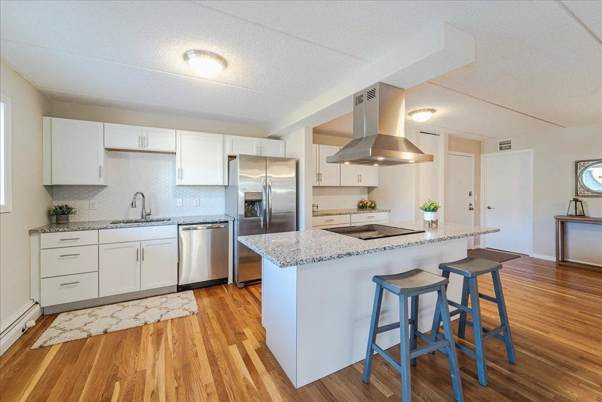 10411 Cedar Lake Road, Minnetonka, MN 55305