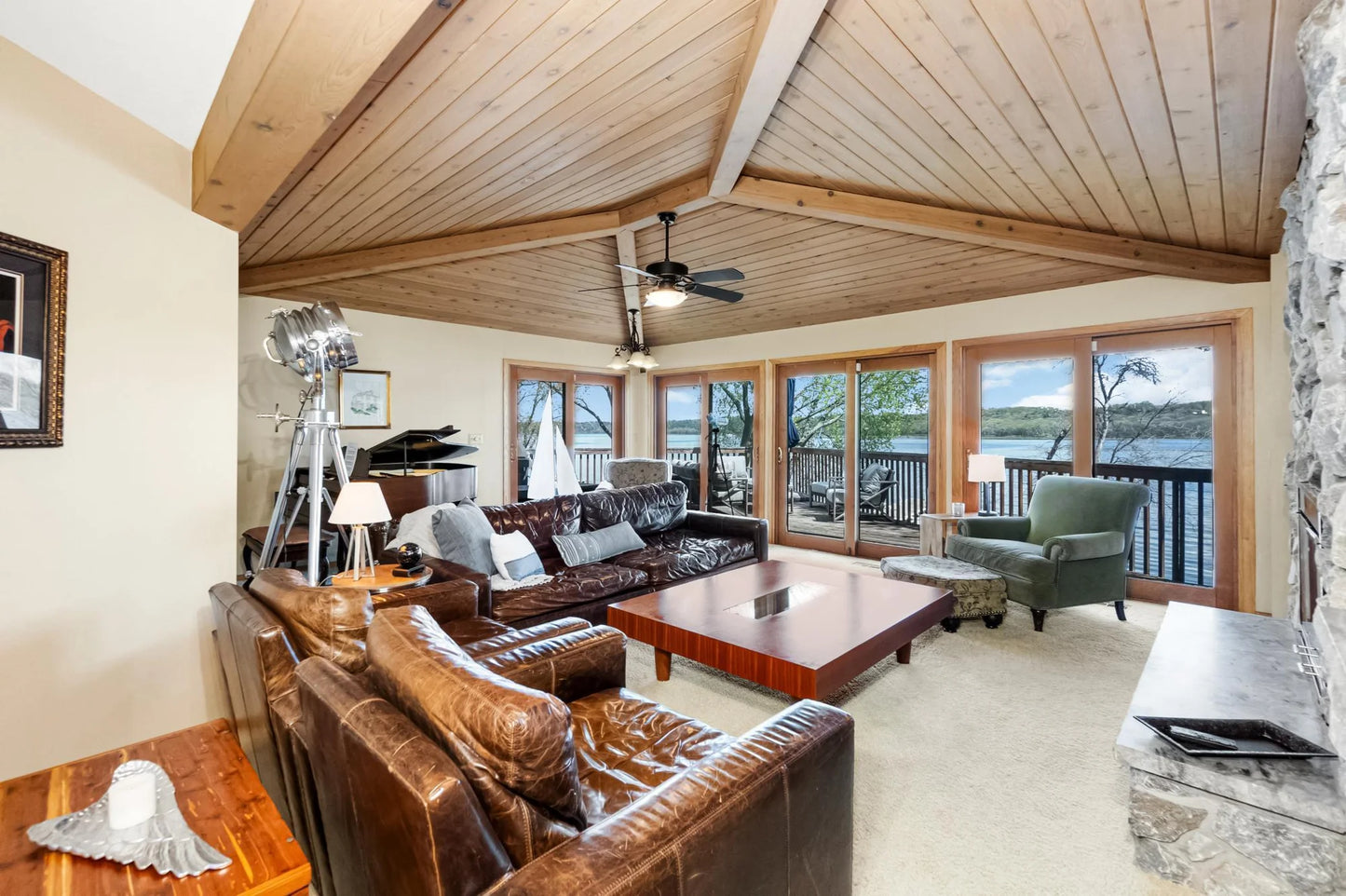 2179 River Road, Saint Mary's Point, MN 55043