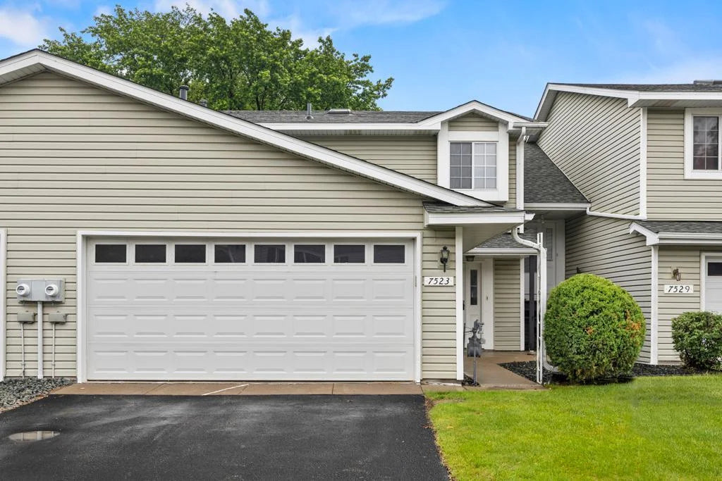 7523 15th Street Lane, Oakdale, MN 55128