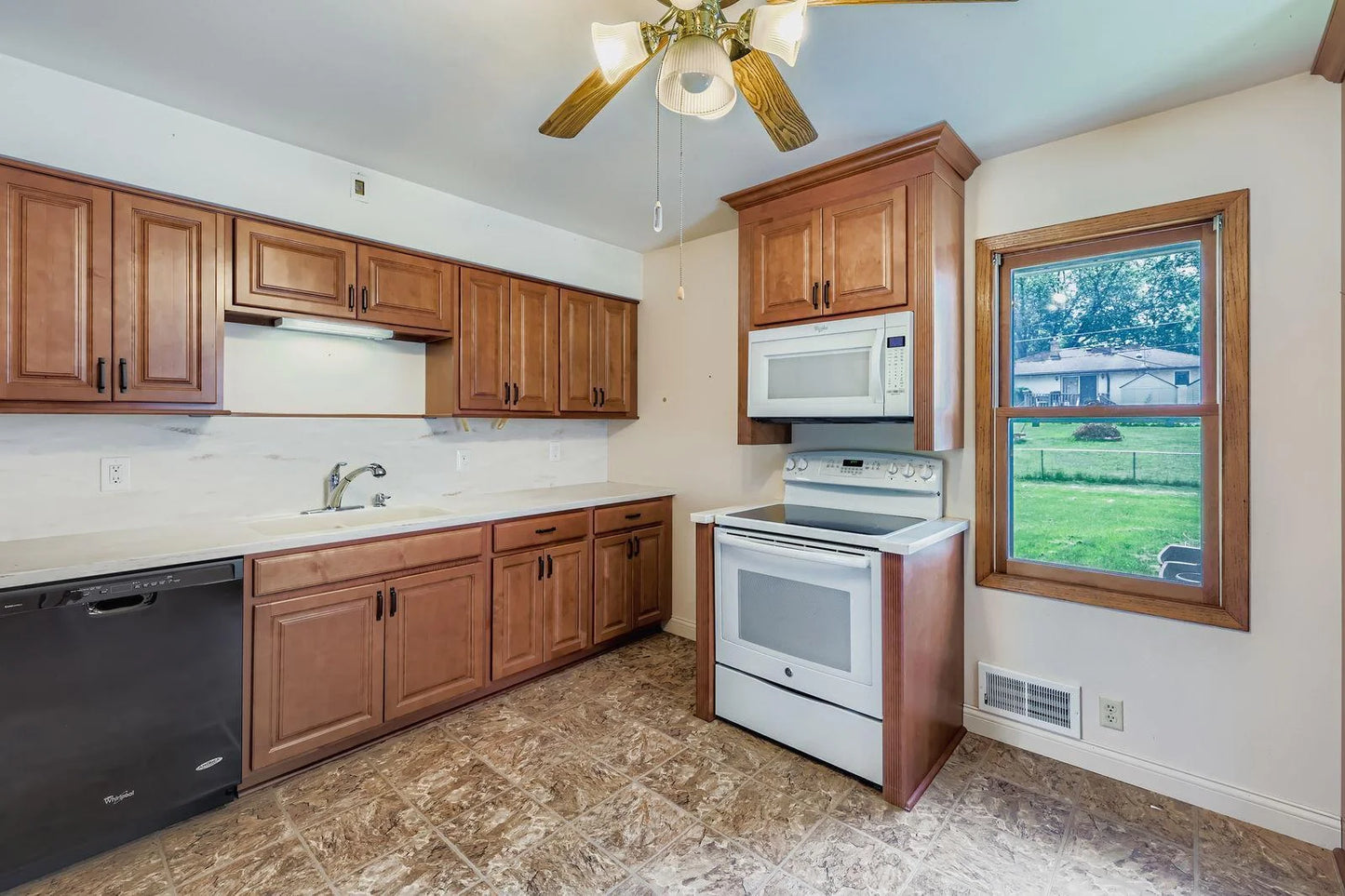 2524 Mayer Lane, Maplewood, MN 55119