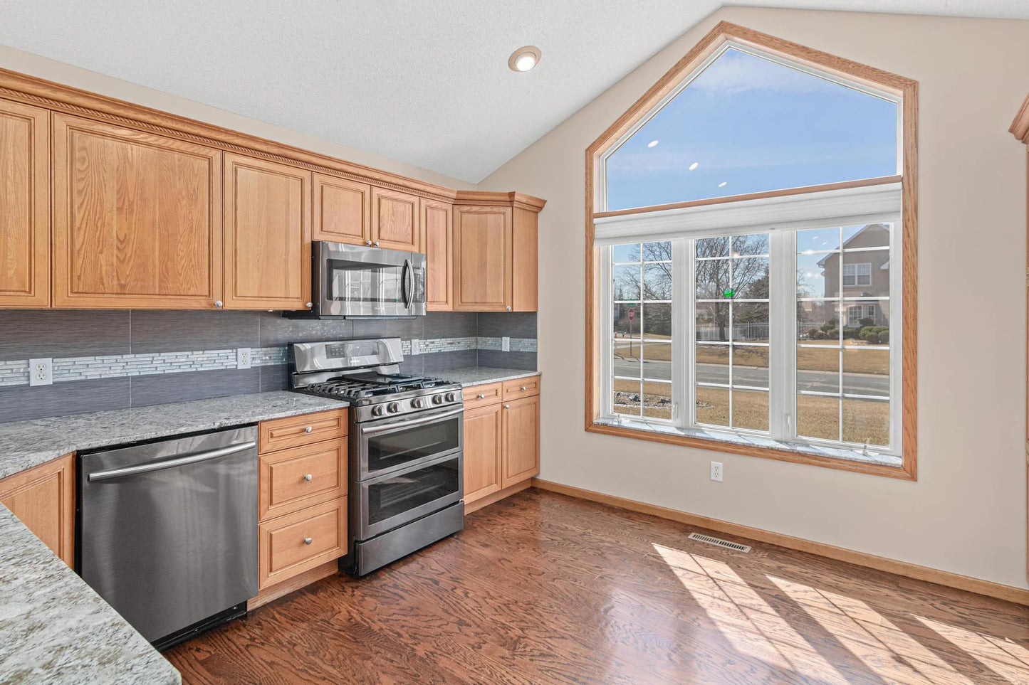16450 Griffon Lane, Lakeville, MN 55044