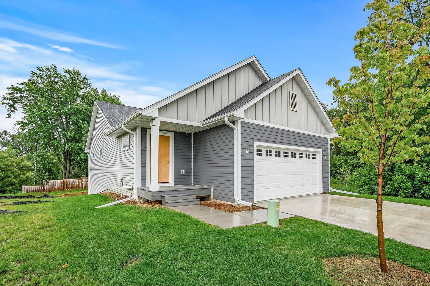 201 Mccarrons Place, Roseville, MN 55113