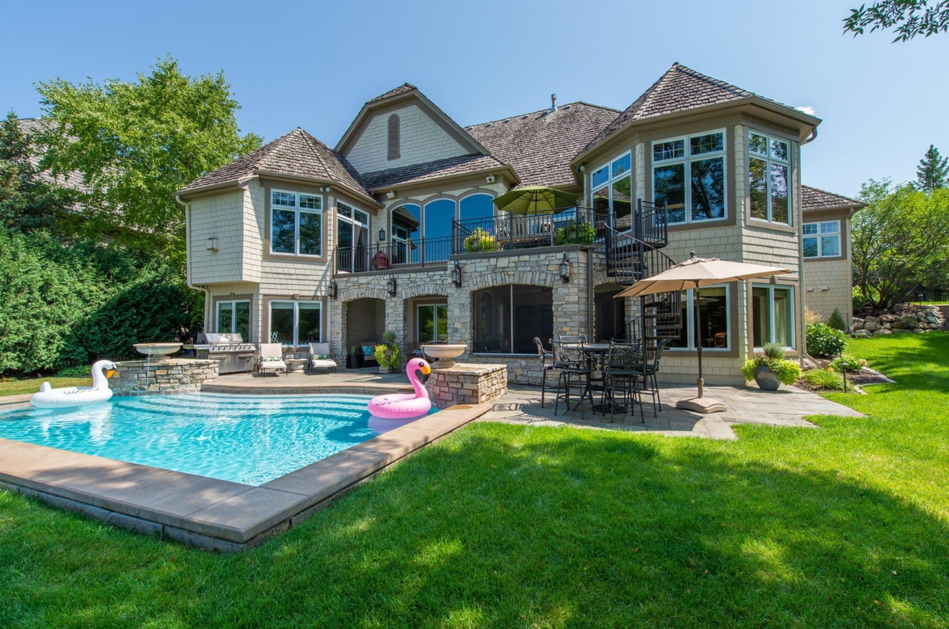 $1,299,000 luxury home for sale at 18370 Nicklaus Way, Eden Prairie