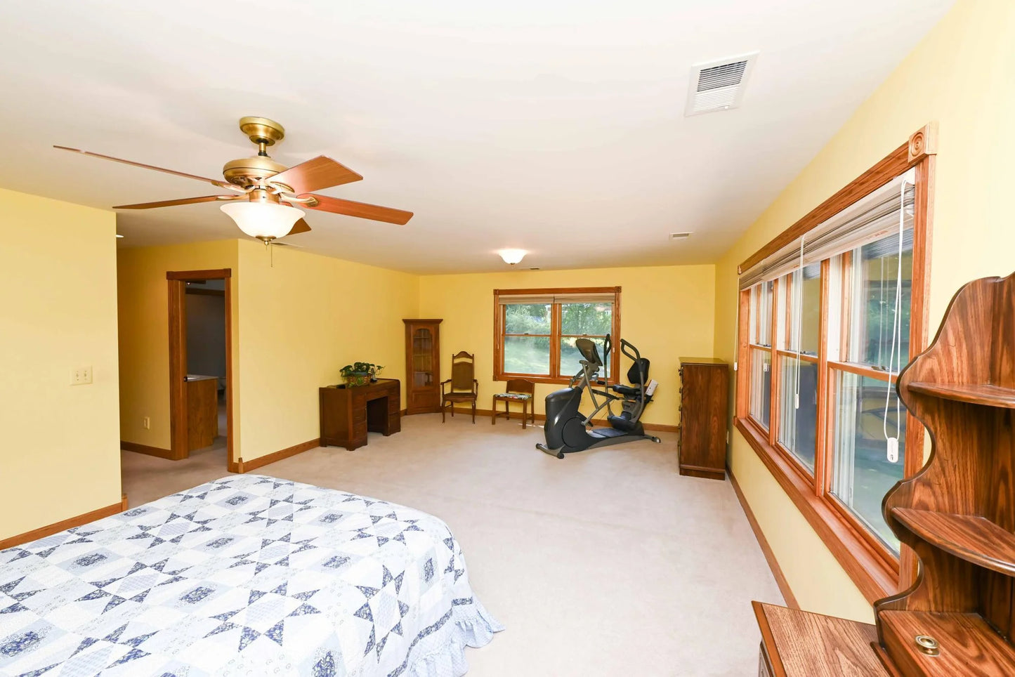 4760 Vine Hill Road, Deephaven, MN 55331
