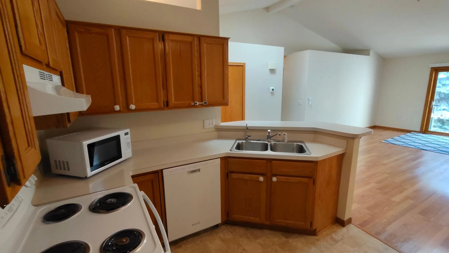 514 Deer Ridge Lane, Maplewood, MN 55119