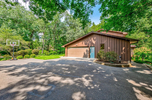 44 Deep Lake Road, North Oaks, MN 55127