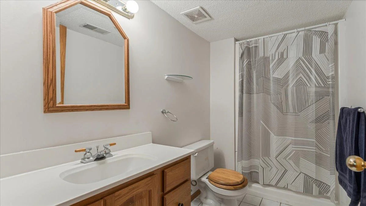 539 Deer Ridge Lane, Maplewood, MN 55119