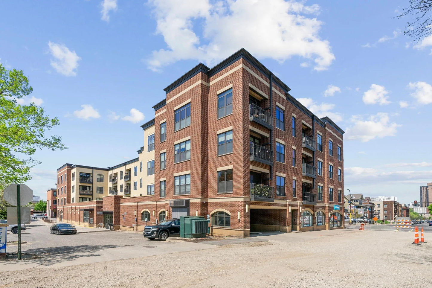 15 Franklin Avenue, Minneapolis, MN 55404
