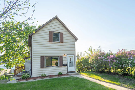 608 7th Avenue, Hopkins, MN 55343