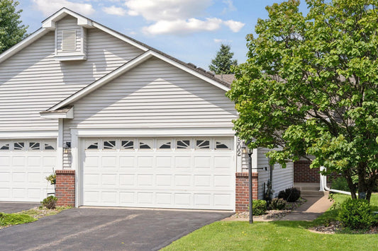 502 Deer Ridge Lane, Maplewood, MN 55119