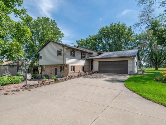 10460 County Road 50 , Cologne, MN 55322