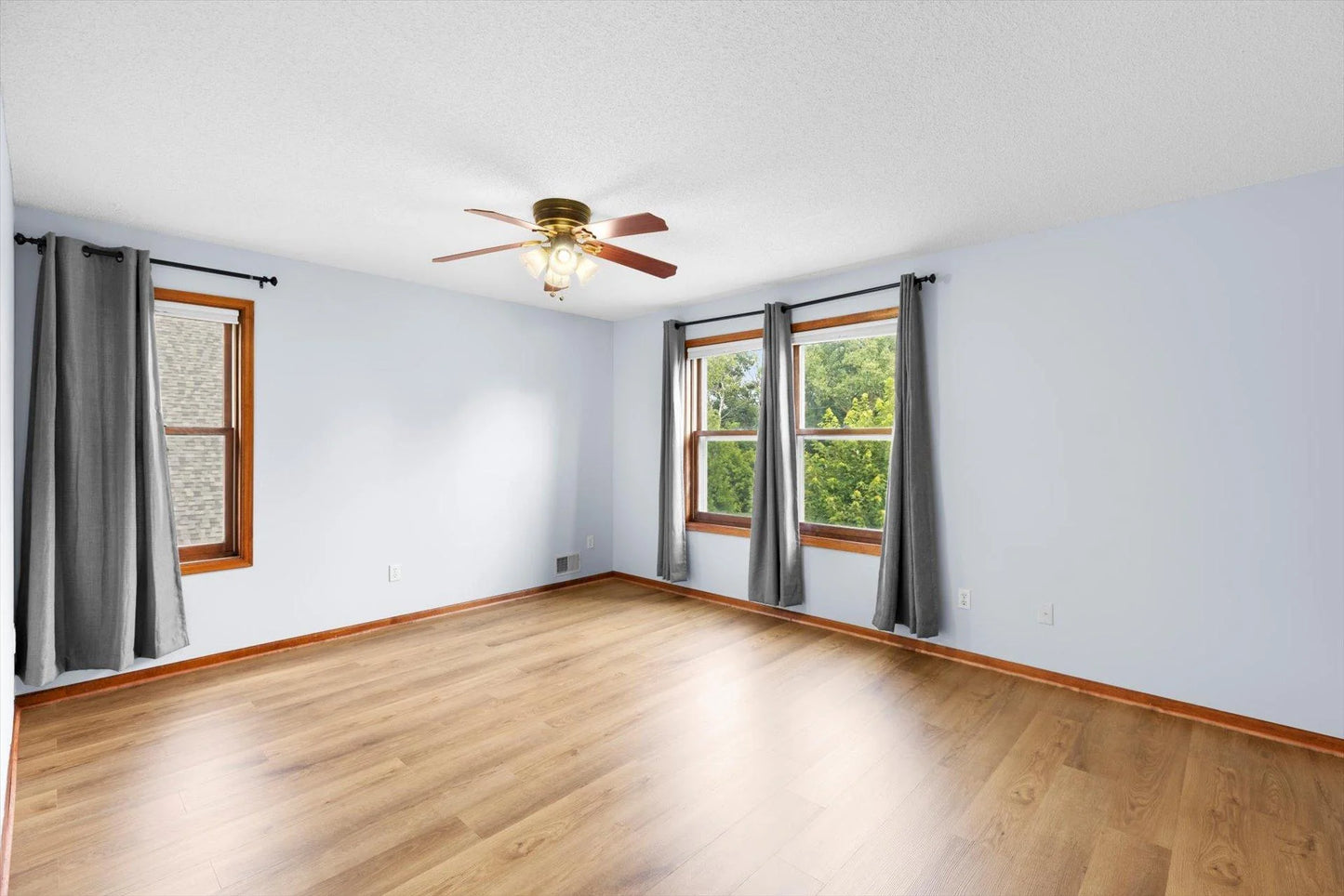 606 Sterling Street, Maplewood, MN 55119