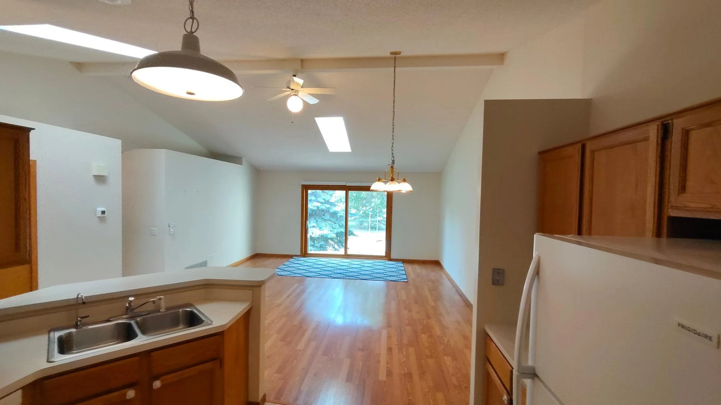 514 Deer Ridge Lane, Maplewood, MN 55119
