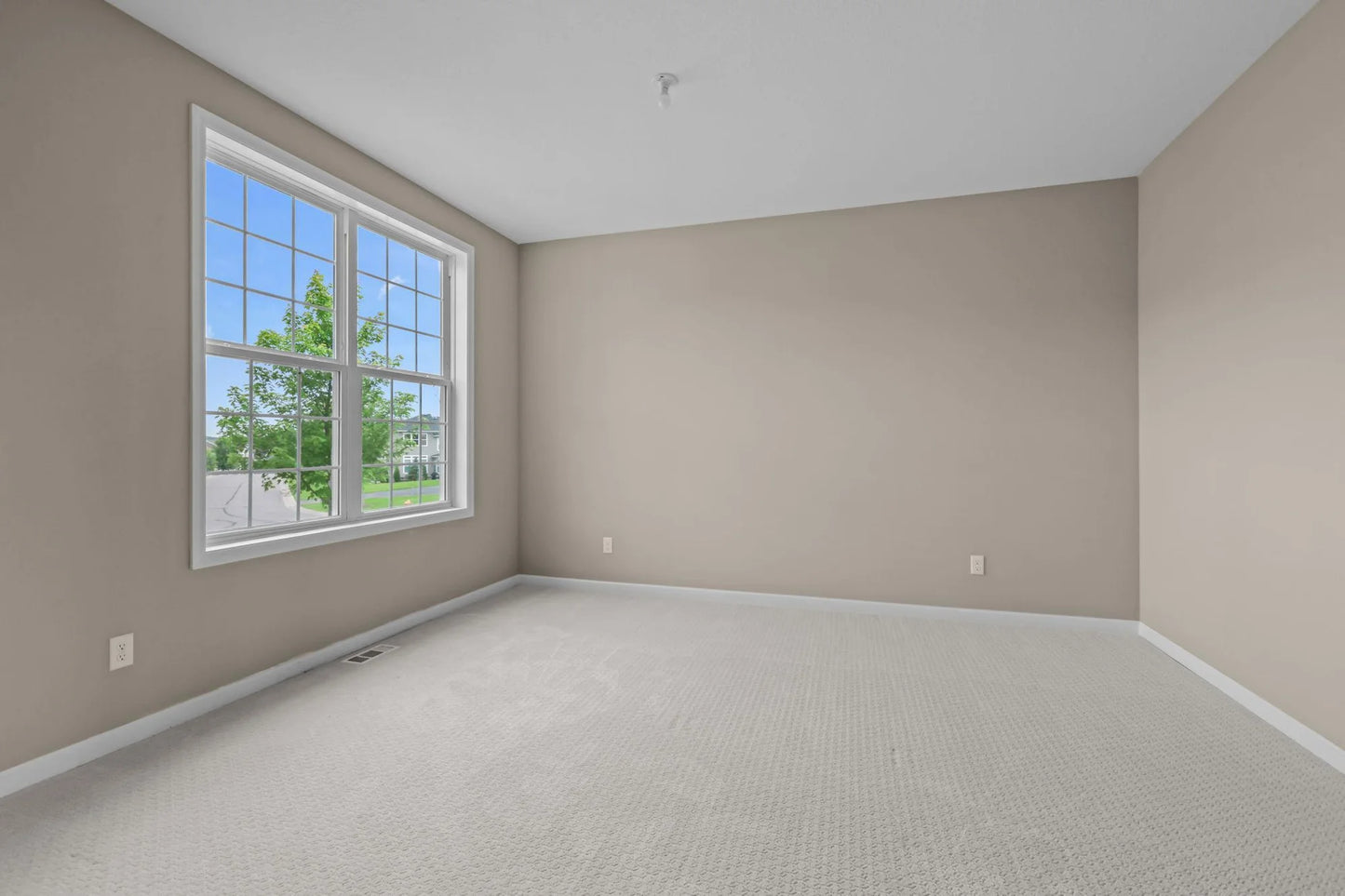 5390 Everest Lane, Plymouth, MN 55446