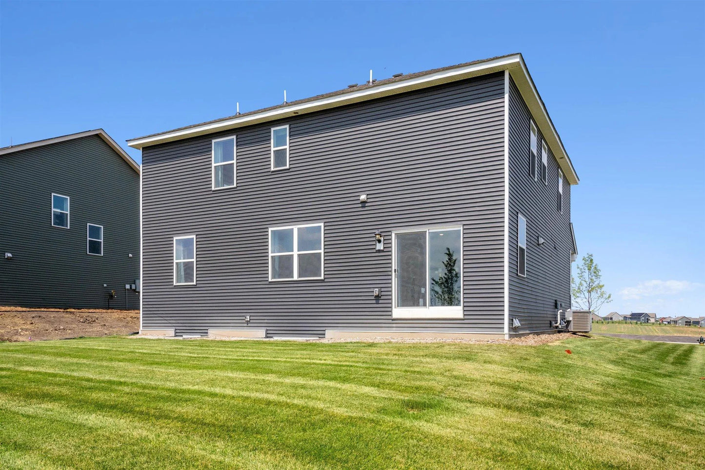 1684 Oak Creek Pass, Chaska, MN 55318