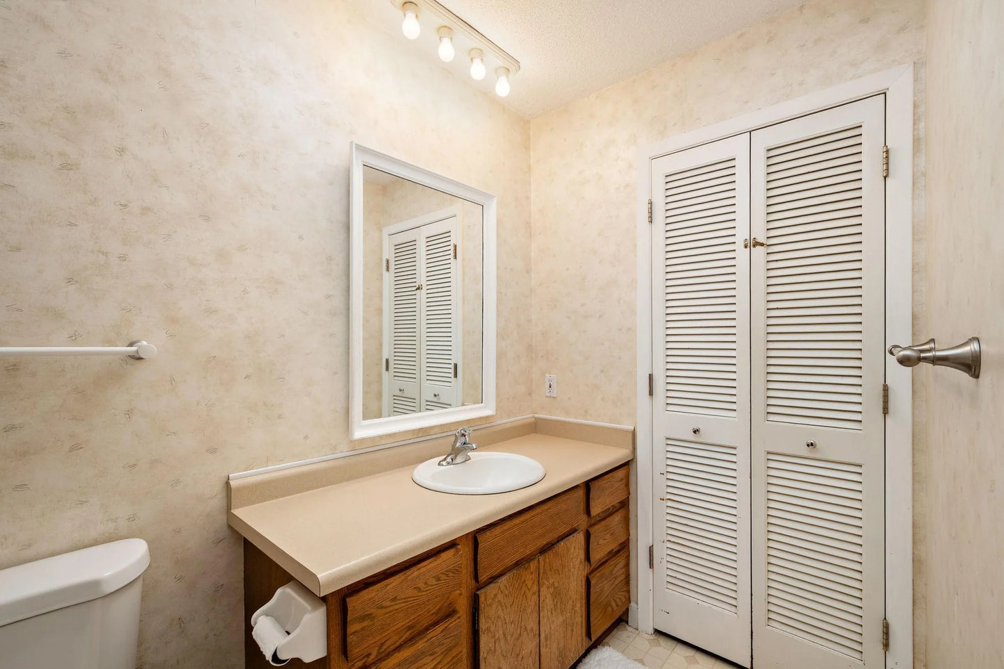 10372 Balsam Lane, Eden Prairie, MN 55347