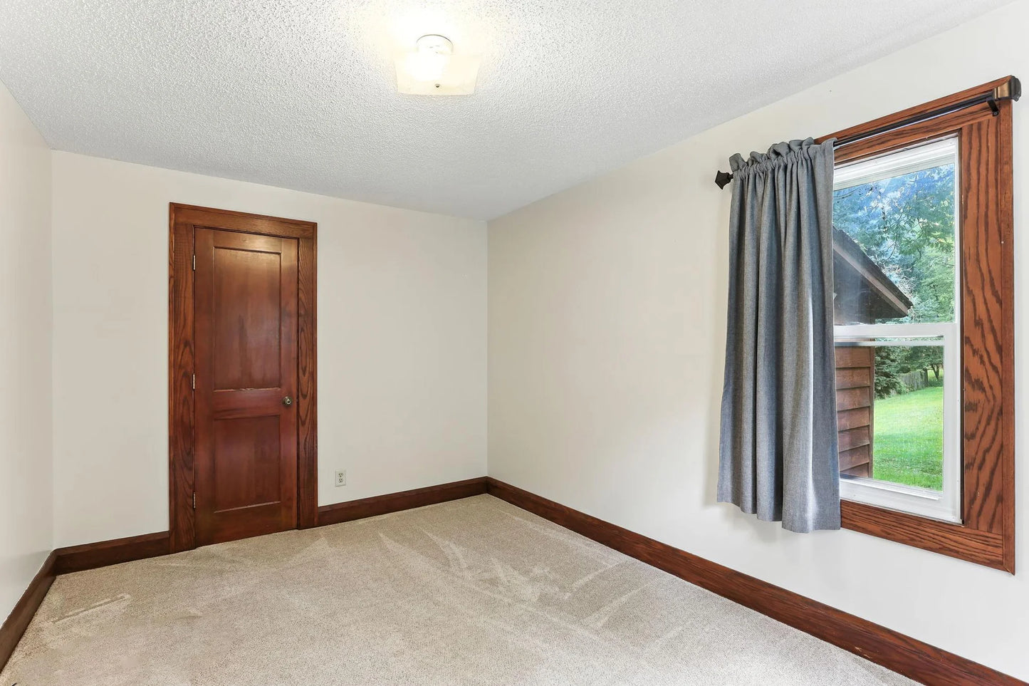 1030 Griffin Avenue, Mahtomedi, MN 55115