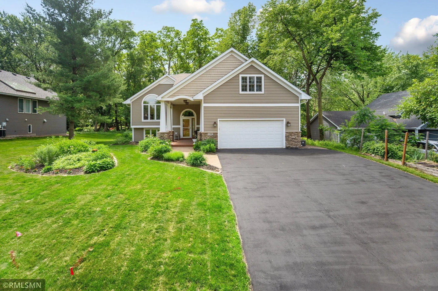 138 Dahlia Street, Mahtomedi, MN 55115