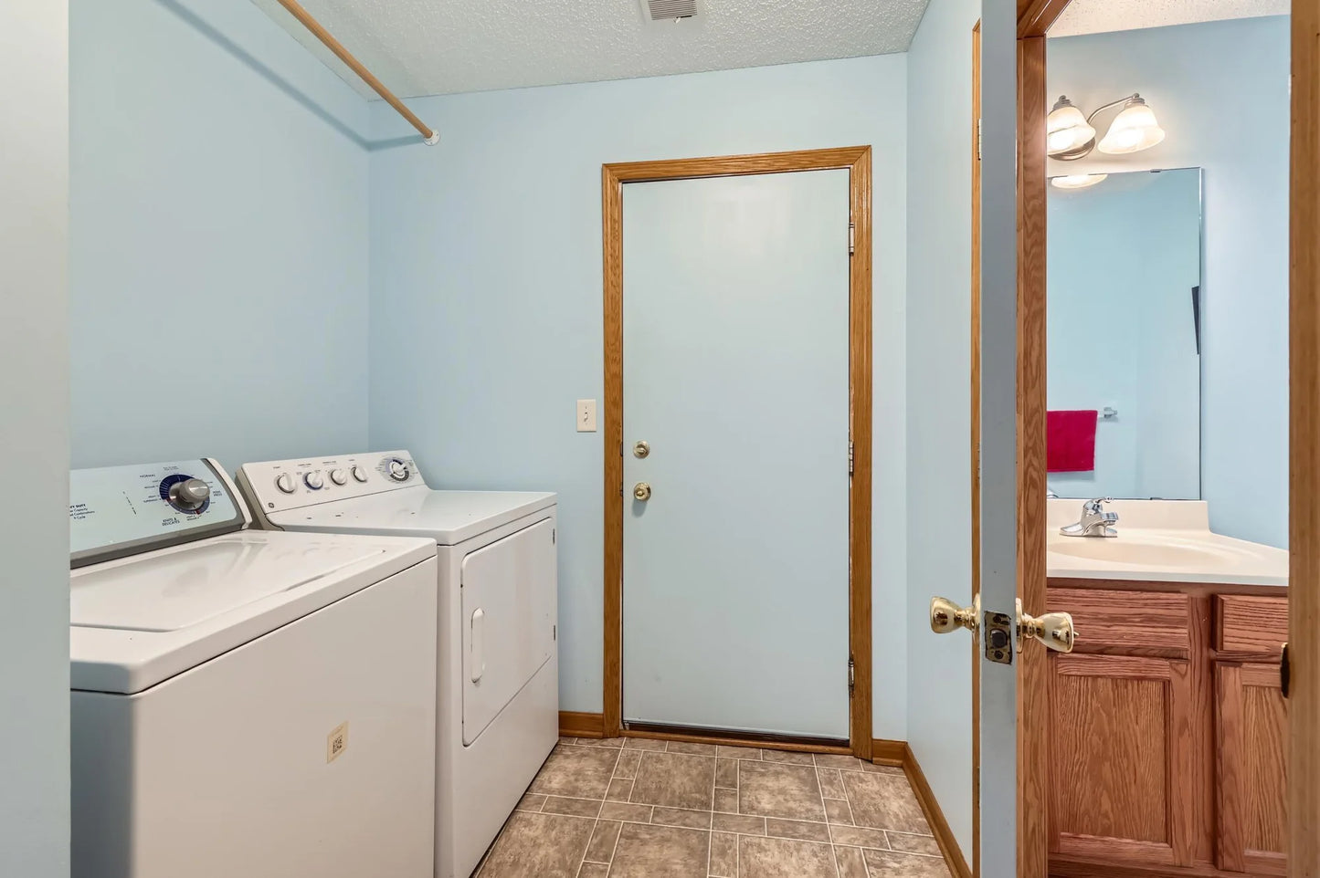915 Harmony Path, Norwood Young America, MN 55397