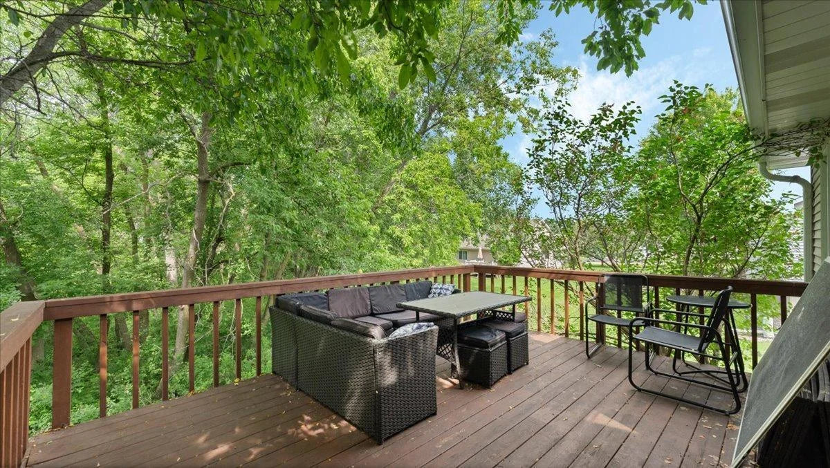 539 Deer Ridge Lane, Maplewood, MN 55119