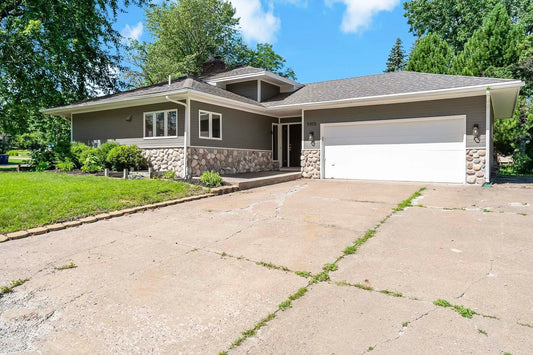 5105 Balsam Lane, Plymouth, MN 55442