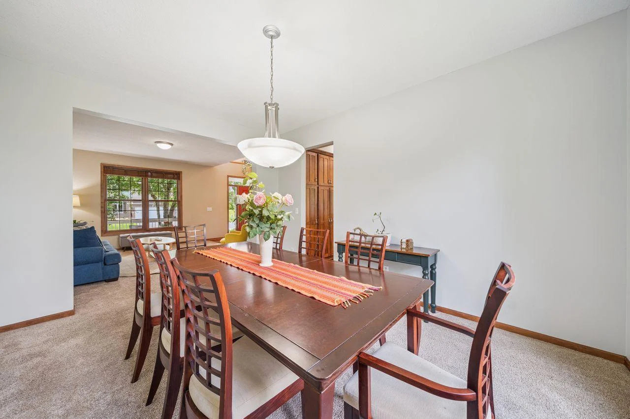 4628 Pinetree Curve, Eagan, MN 55122